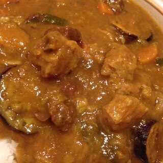 なすとしめじと鶏肉のトマトカレー